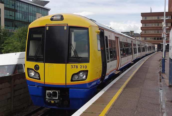 Watford_Junction_railway_station_MMB_29_378210